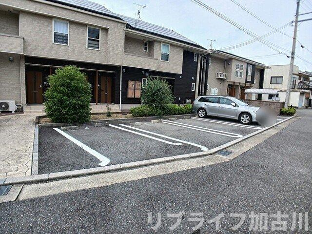 ブライトメアリーⅡの駐車場