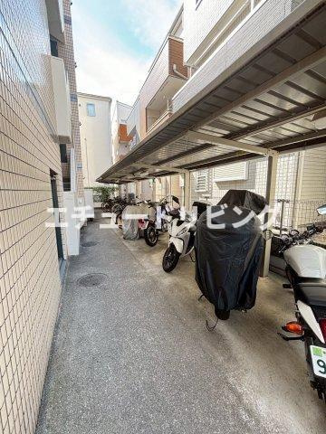 ブルイヤール朝霞23の駐車場