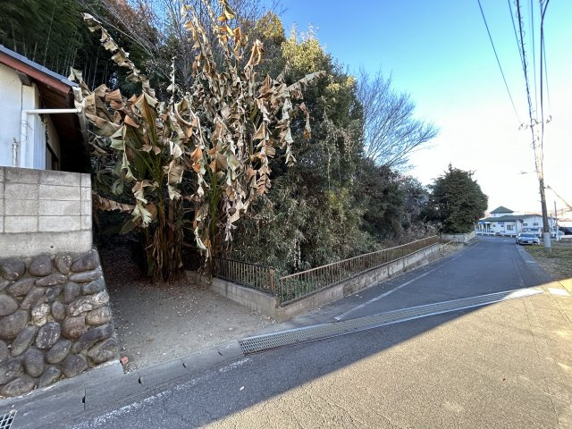 売地　吉井町長根の前面道路含む現地写真