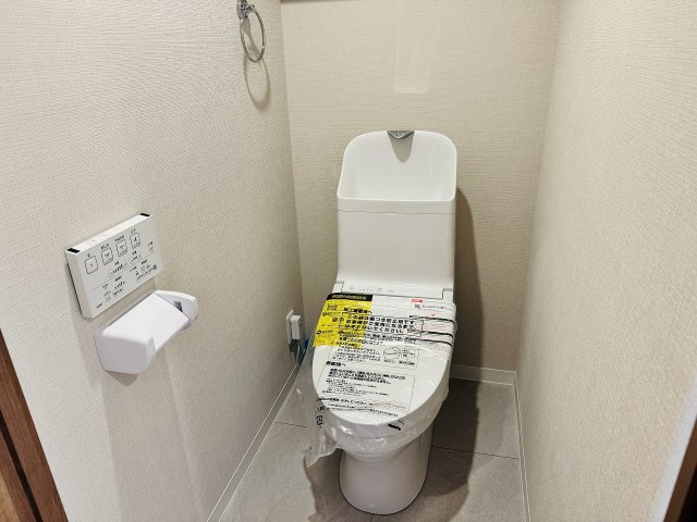 マイキャッスル八王子暁町ガーデンヒルズのトイレ|～新規交換済、暖房温水洗浄機能付きトイレ　冬場は特に嬉しい機能ですね～