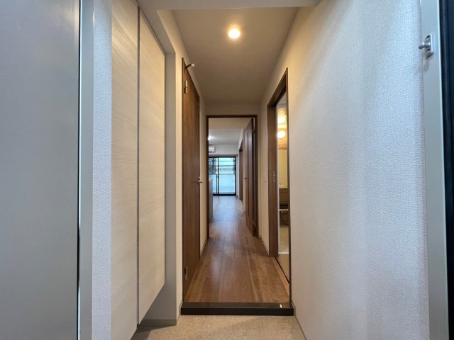 esteOeste難波元町の玄関