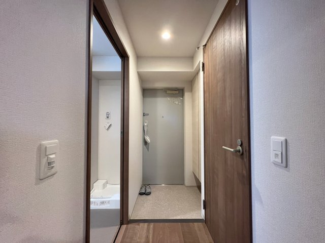 esteOeste難波元町の玄関