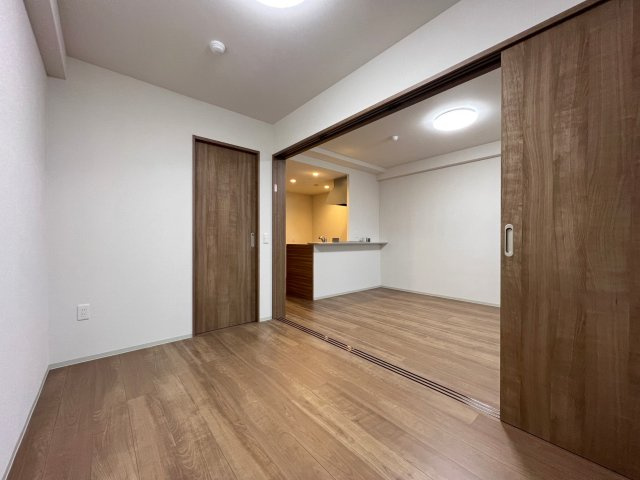 esteOeste難波元町の洋室
