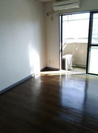 座間市緑ケ丘４丁目の賃貸マンションの居間・リビング