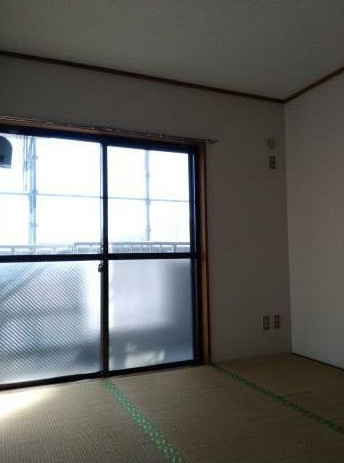 座間市緑ケ丘４丁目の賃貸マンションの居間・リビング