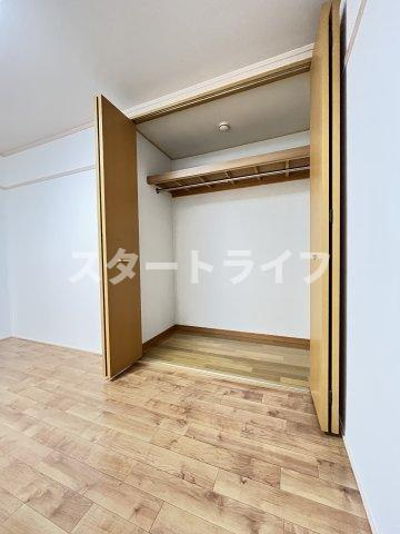 大阪市淀川区木川西１丁目の賃貸マンションの収納