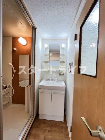 大阪市淀川区木川西１丁目の賃貸マンションの洗面所