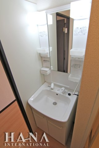 クレイノ壱番館の独立洗面台