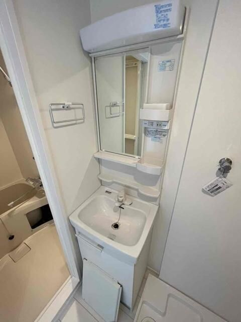 グランドメゾンの洗面所|明るい洗面所です