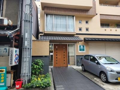 ルミノーサ三条小川のエントランス