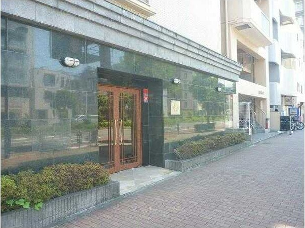 クレアシオン浅草のエントランス