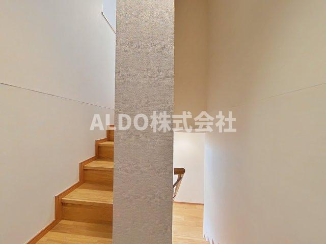 レセーヌ白金長者丸の内装|明るい色調の室内です