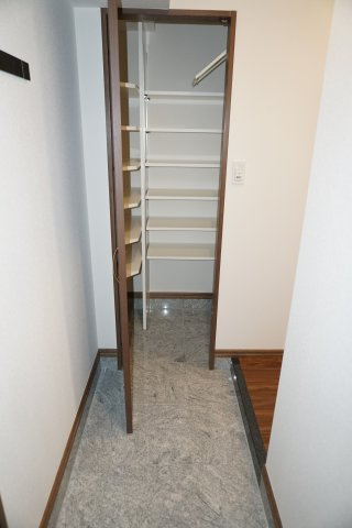 モンテヴェルデ神楽坂弐番館の玄関|靴の収納も十分できます