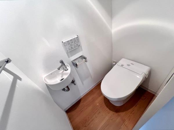 ＫＤＸレジデンス自由が丘のトイレ|落ち着いた色調のトイレです