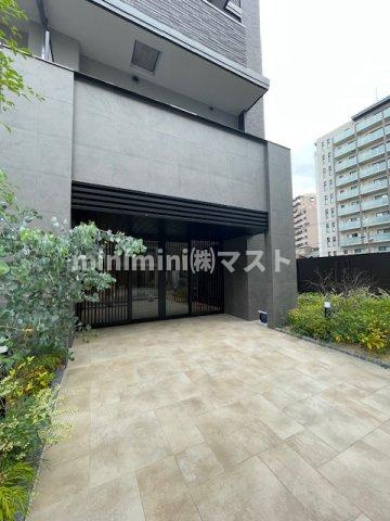 大阪市北区大淀南３丁目の賃貸マンションのエントランス