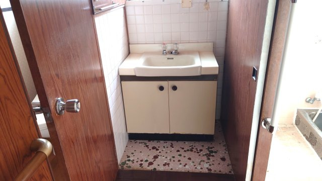 別府市上人西町の独立洗面台