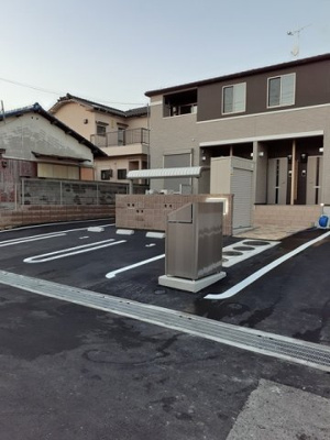 【駐車場】 | グローリーメゾン | 駐車スペースもあります