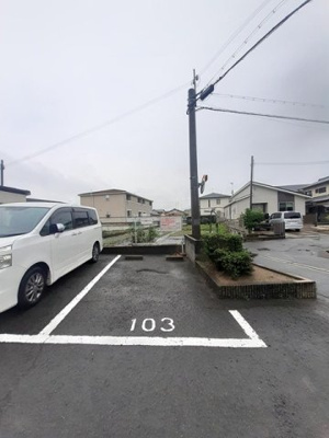 【駐車場】 | エルハイツ大岡 | 駐車場に車を止められます