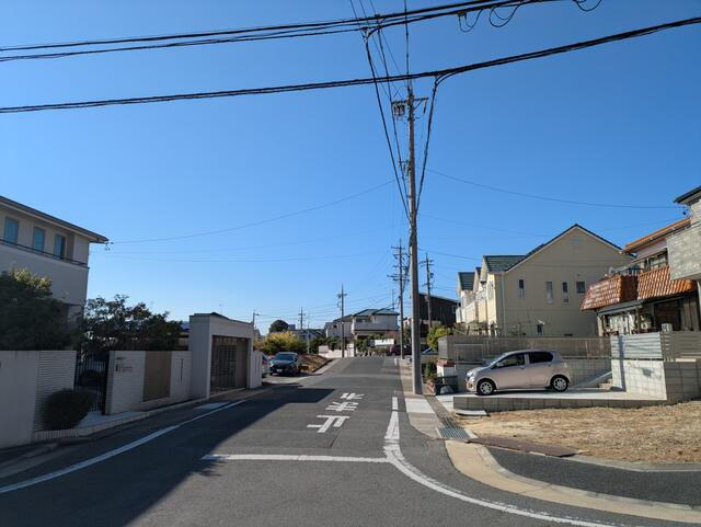 【トーヨーホーム売主/売土地】名東区陸前町A区画の前面道路含む現地写真|現地（2025年11月）撮影
前面道路　道路幅6m