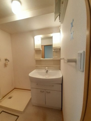 【洗面所】 | イリーデ西浜 | 広い洗面スペース
