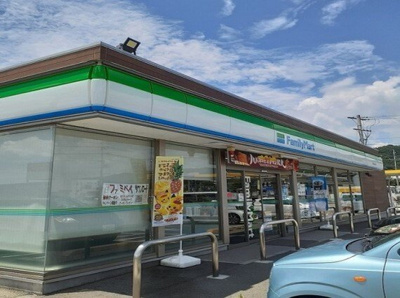 【周辺】 | シャイニング・ベル　Ⅱ | ファミリーマート和歌山直川店様まで1100m