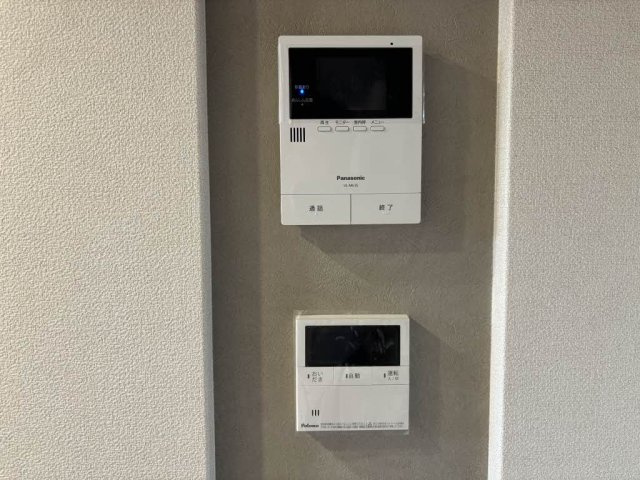 ロイヤルシャーメゾン栗林の玄関