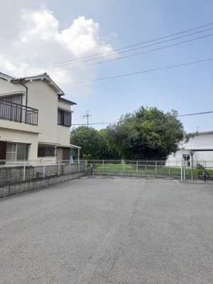 【駐車場】 | グラン・ポシビリテ　Ⅲ | 駐車場があるので、車を買う予定の方も安心です
