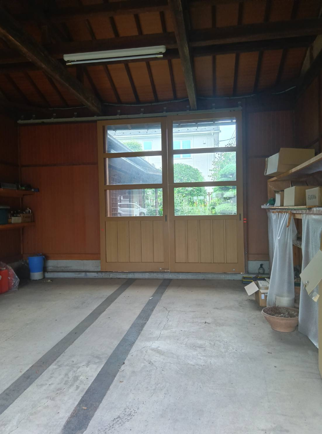 小山市犬塚1丁目中古住宅の駐車場|車庫