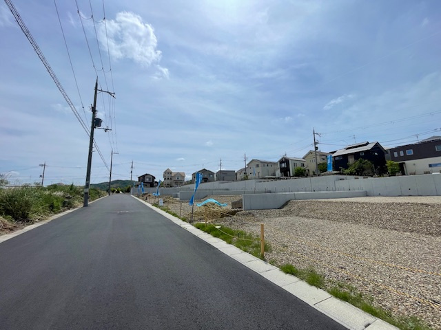 貝塚市東山5丁目4（12区画）　建築条件なし土地の前面道路含む現地写真