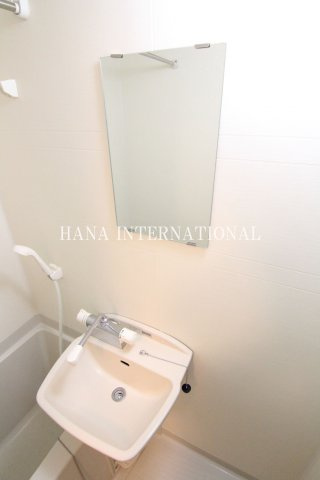 レオパレスアクト六木の洗面所