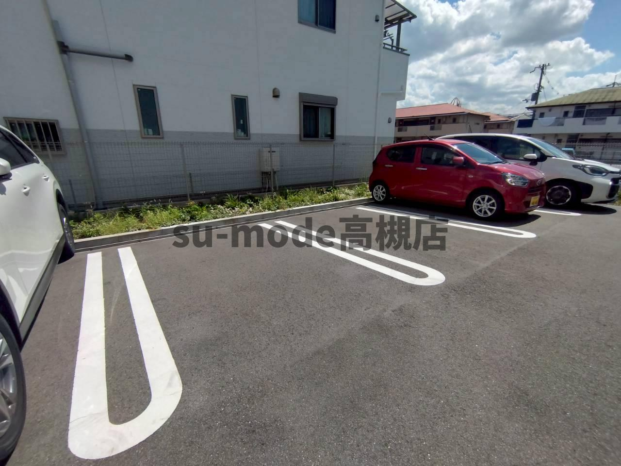 グランブランシェの駐車場