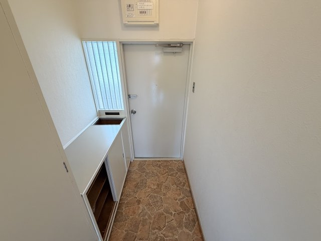 山本マンションの玄関