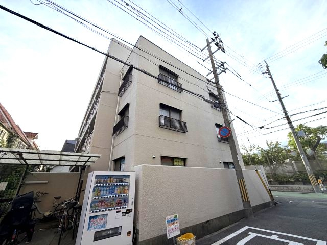 山本マンションの外観