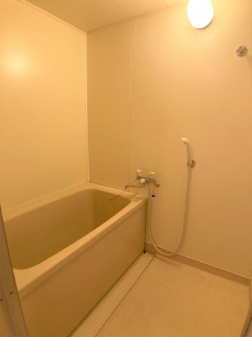 山石第一ハイツの浴室|別部屋同一間取りのお写真となります。