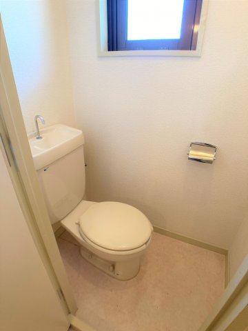 山石第一ハイツのトイレ|別部屋同一間取りのお写真となります。