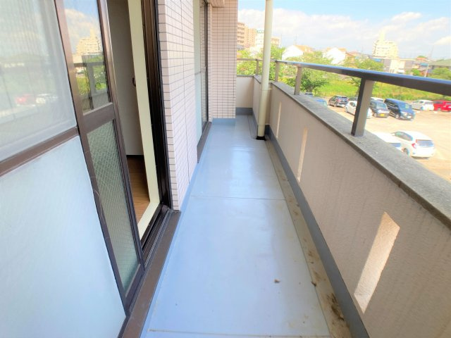 山石第一ハイツのバルコニー|別部屋同一間取りのお写真となります。