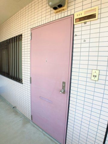 山石第一ハイツの玄関|別部屋同一間取りのお写真となります。