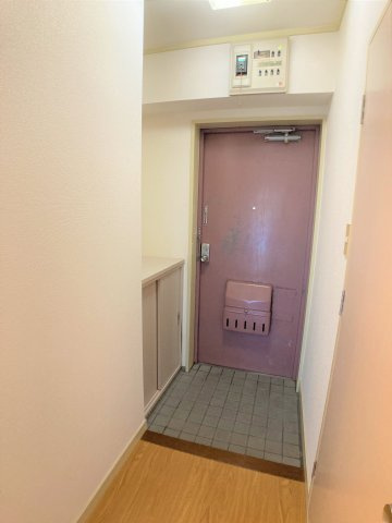 山石第一ハイツの玄関|別部屋同一間取りのお写真となります。