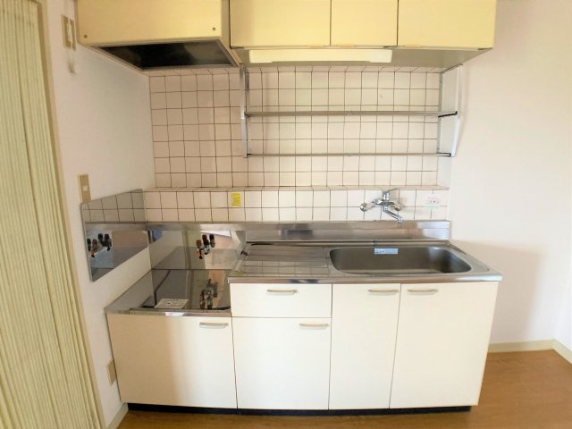 山石第一ハイツのキッチン|別部屋同一間取りのお写真となります。