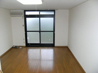 【居間・リビング】 | レオパレス輝石 | 家電の無いお部屋です