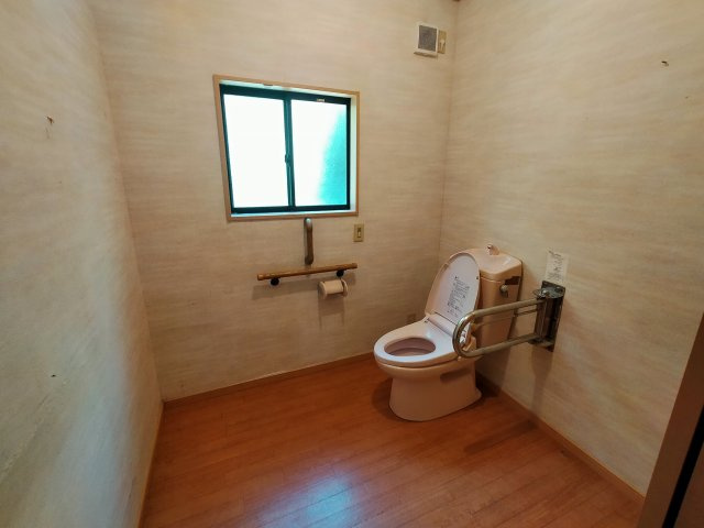 川棚町新谷郷　介護施設のトイレ|部屋写真５