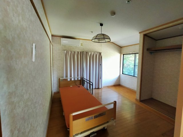 川棚町新谷郷　介護施設の洋室|部屋写真１３