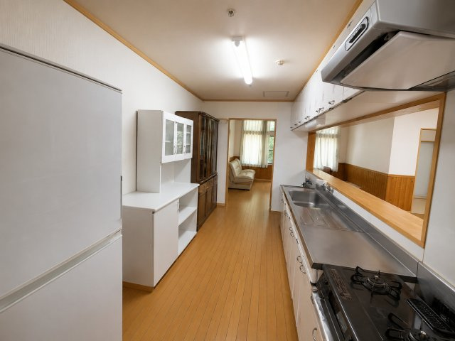 川棚町新谷郷　介護施設のキッチン|残置物を削除しております