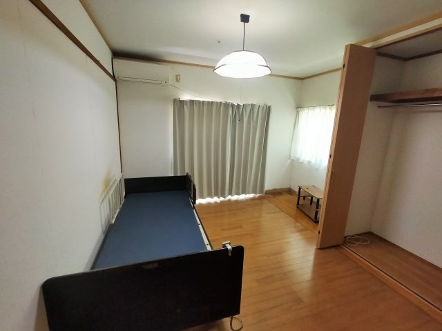 川棚町新谷郷　介護施設の洋室|その他写真