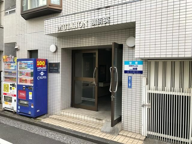 横浜市中区英町の賃貸マンションのエントランス