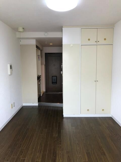 横浜市中区英町の賃貸マンションの居間・リビング