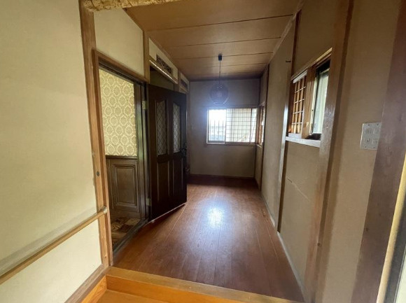 香里園町　中古一戸建ての玄関|■物件内覧・資金計画相談・住宅ローン相談、リフォーム相談、お問合せ受付中■
※当日・翌日のご内覧、ご相談はお電話でのお問合せがスムーズです！