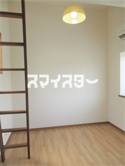 戸倉ハイツの居間・リビング