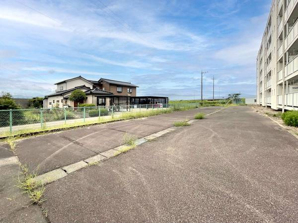 ビレッジハウス福野1号棟の駐車場