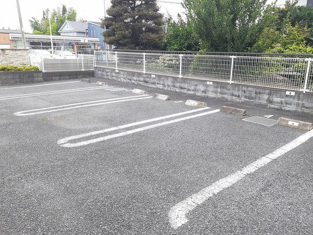 アルモニー・ベルの駐車場